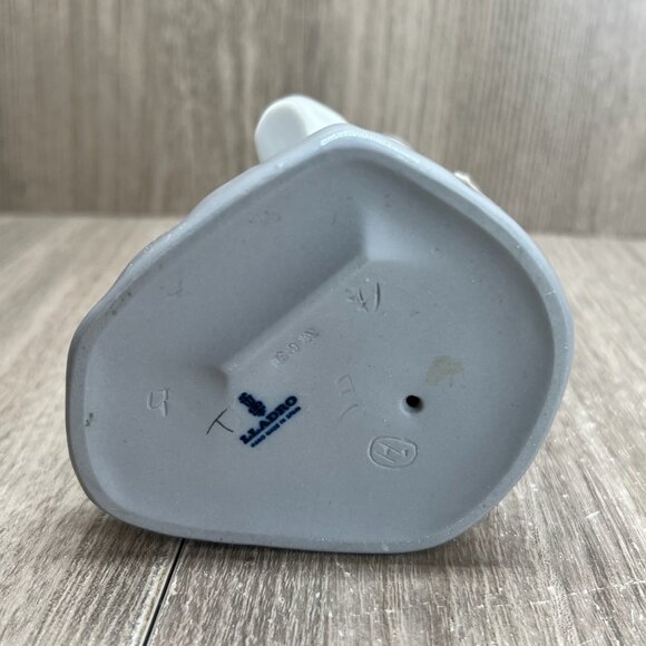 Vtg Lladro #4810 "Boy with Yacht" Glazed Porcelain Figurine Salvador Furió Blue - Picture 8 of 10